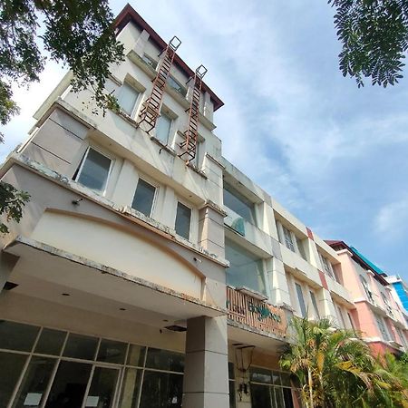 Oyo 3364 Batam One Guesthouse Bagian luar foto